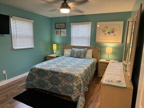 3 bedrooms, iron/ironing board, free WiFi, bed sheets - Pet-friendly home in Palestine with Fenced Yard!
Weekly and monthly discounts! (Palestine)