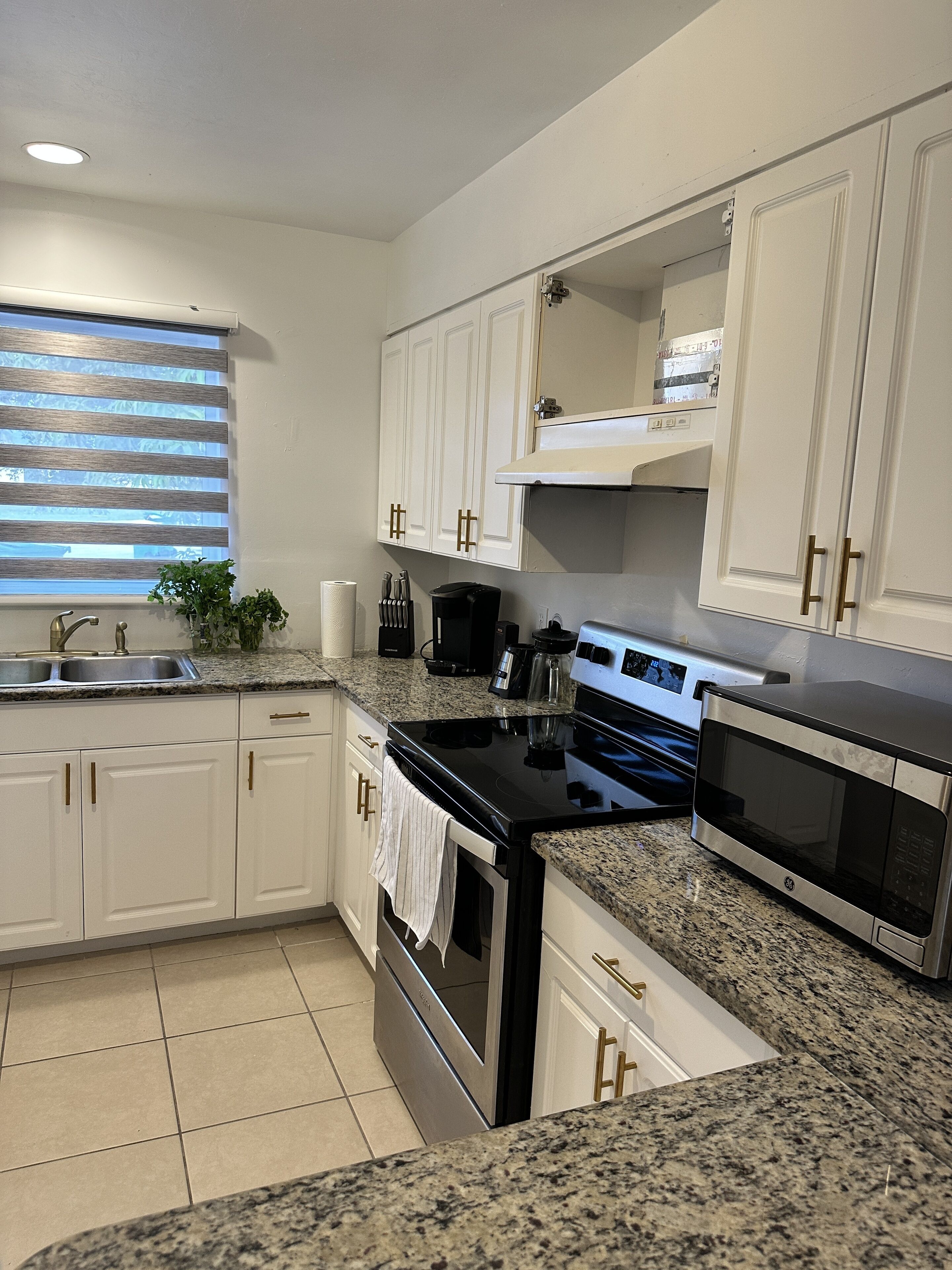 冰箱、微波炉、烤箱、炉灶