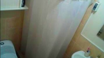 Toallas, jabón, papel de baño