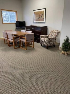 Interior - The WiCK in Adel Spacious 1200 sf is all yours (Adel)