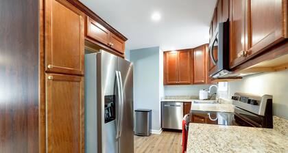 Private North Raleigh retreat with space for 10 and a fenced backyard!