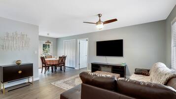 Smart-TV, Kamin, Drucker