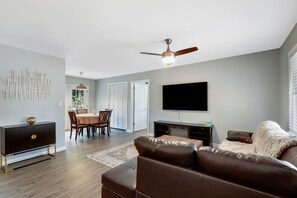 Smart TV, fireplace, printers - Newly Renovated Private Retreat in North Raleigh! (Raleigh)