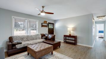 Smart-TV, Kamin, Drucker