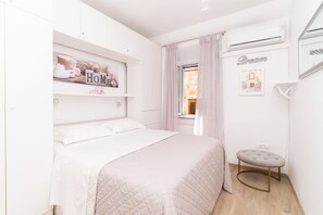 2 bedrooms, in-room safe, desk, iron/ironing board - Apartment Cameleon, in the heart of the Old Town (Dubrovnik)
