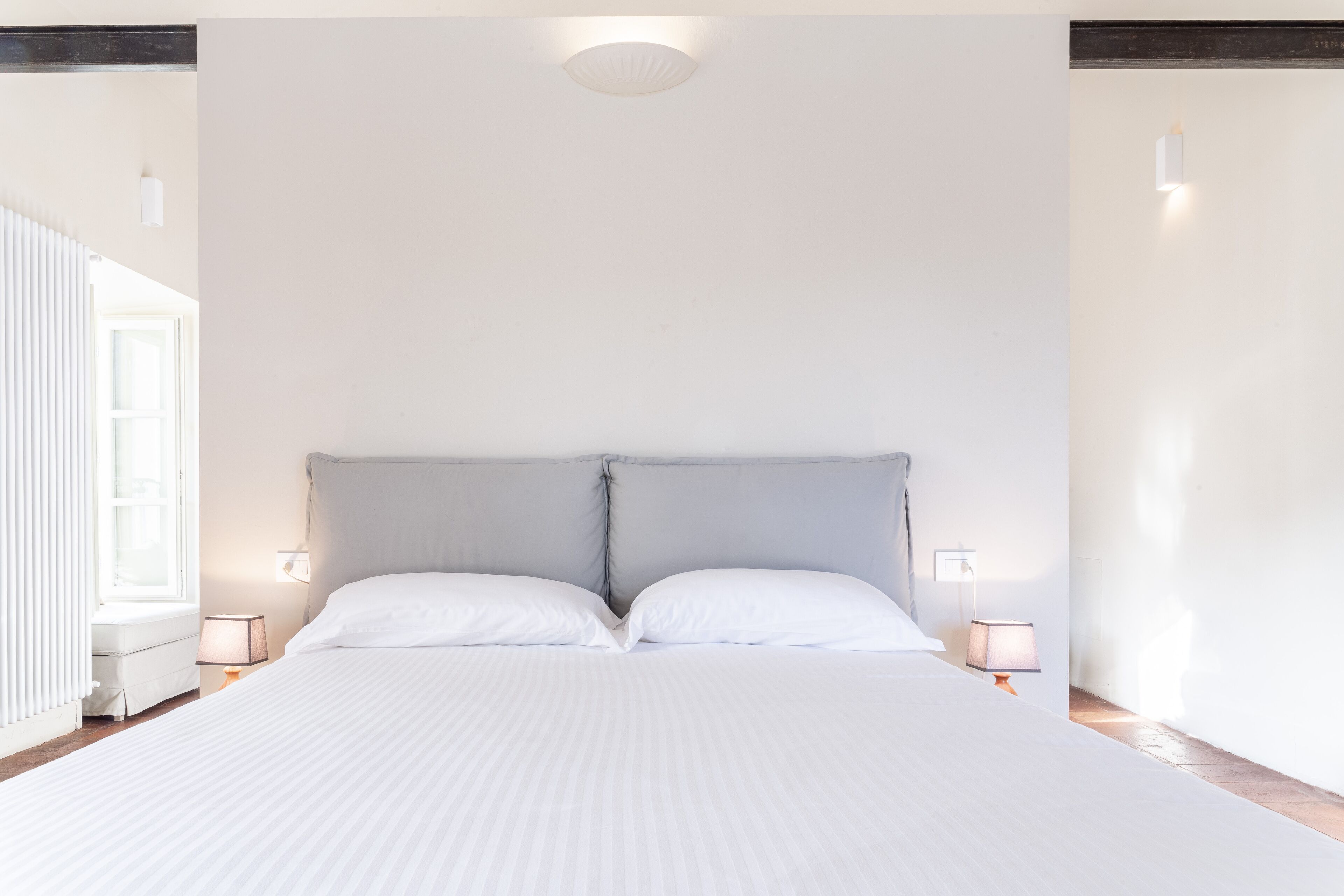 1 habitación, tabla de planchar con plancha, wifi y ropa de cama 