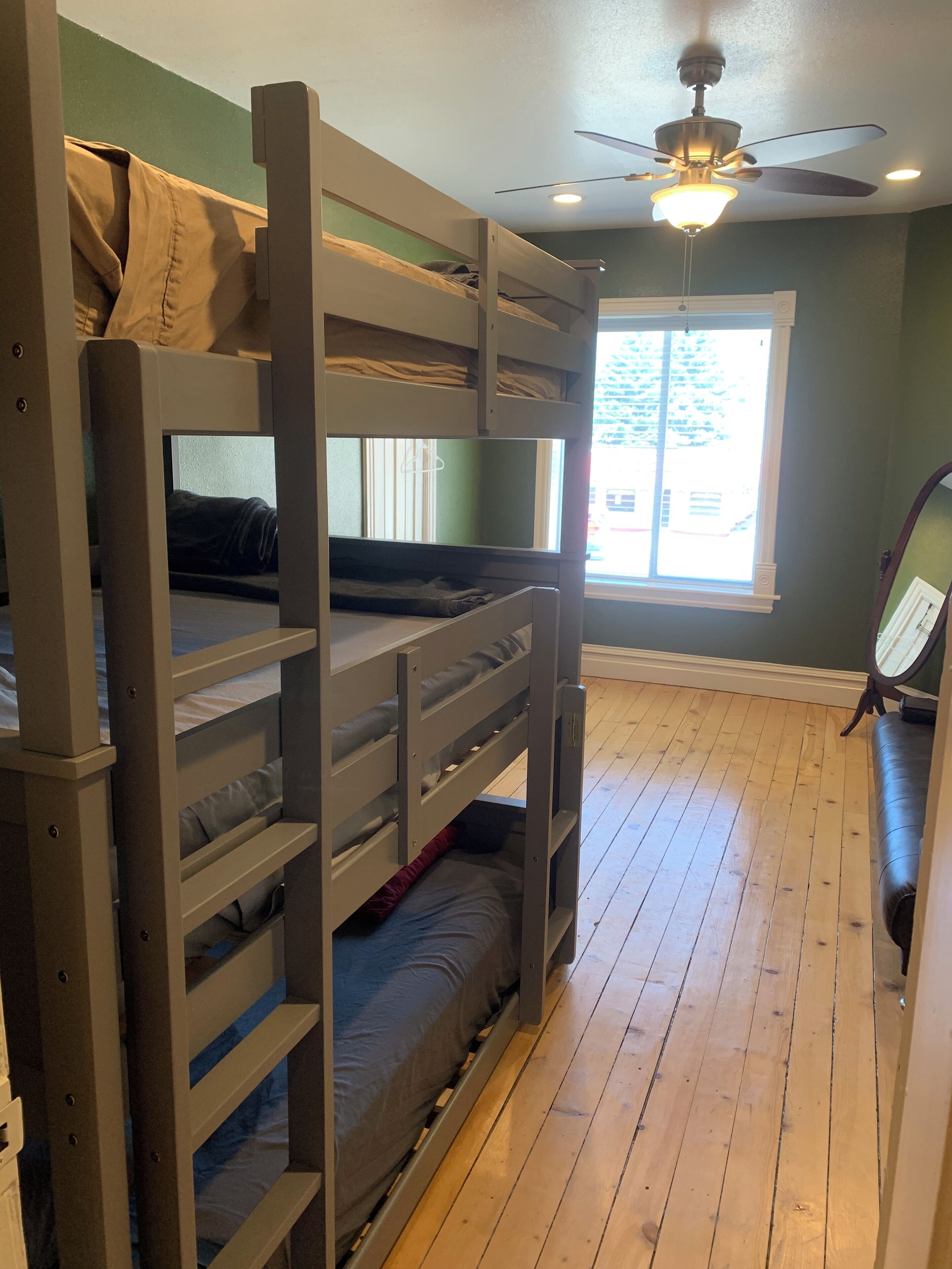 4 多间卧室、免费 WiFi、床单