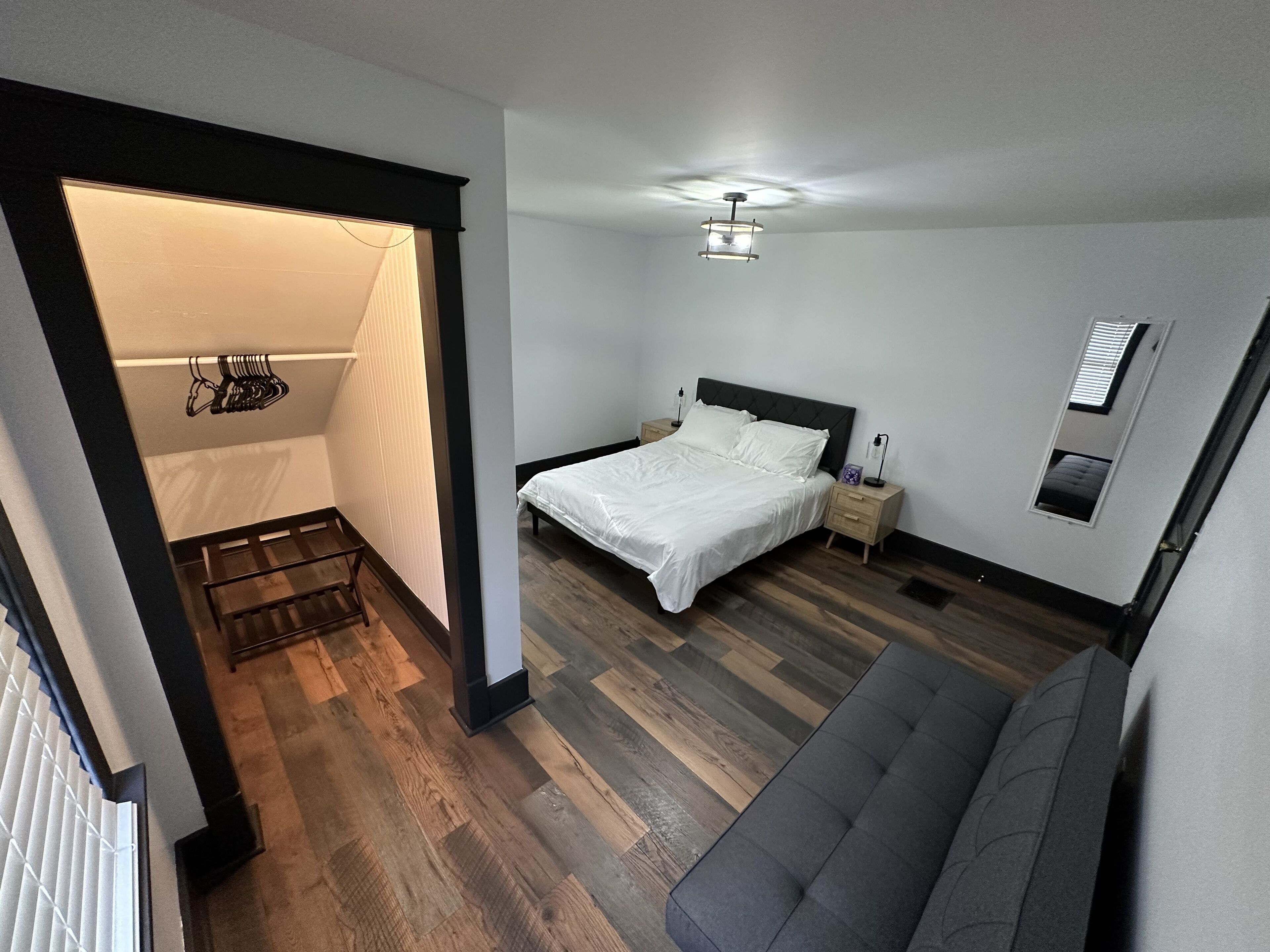 5 bedrooms, iron/ironing board, free WiFi, bed sheets