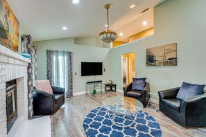 TV, fireplace - Cozy Antelope Home ~ 14 Mi to Sacramento! (Antelope)