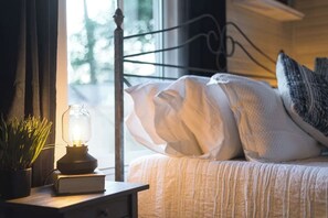 1 bedroom, iron/ironing board, WiFi, bed sheets - The Cahill- Magnolia Brewery House c 1894 (Waco)