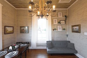 TV - The Cahill- Magnolia Brewery House c 1894 (Waco)