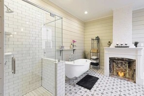 Shower, hair dryer - The Cahill- Magnolia Brewery House c 1894 (Waco)