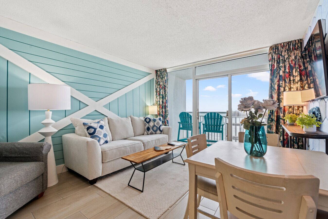 Smart TV, fireplace, books, offices