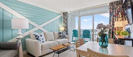 Smart TV, chimenea, libros, oficina