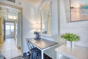 Dining - Oceanfront Condo Indoor Outdoor Pools Lazy River (Myrtle Beach)