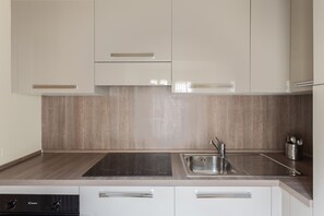 Kühlschrank, Ofen, Herdplatte, Geschirrspüler