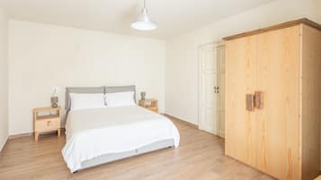 2 habitaciones, tabla de planchar con plancha, wifi y ropa de cama