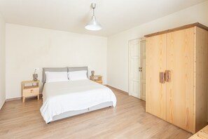 2 habitaciones, tabla de planchar con plancha, wifi y ropa de cama 