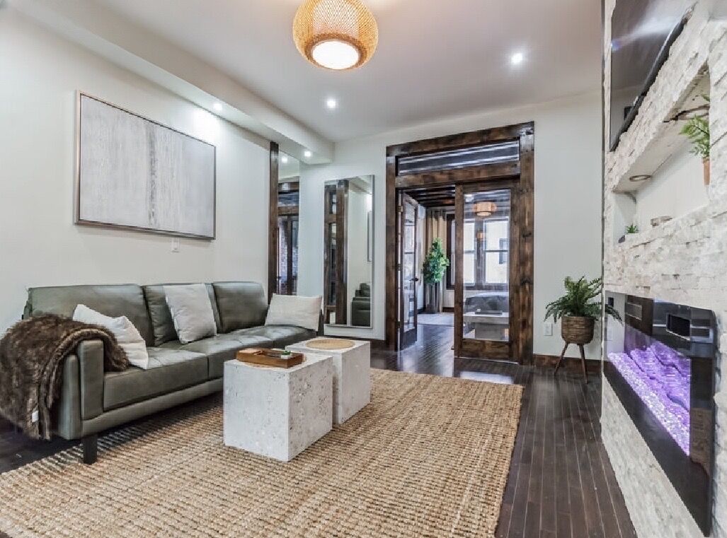 Renovated flat with x-large bedrooms, washer-dryer, central air, keyless entry