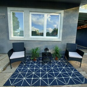 Terrace/patio - Cheerful 3 bedroom house. Great location near Broadmoor and the Cheyenne Mt. Zoo (Colorado Springs)