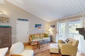 テレビ、卓球台