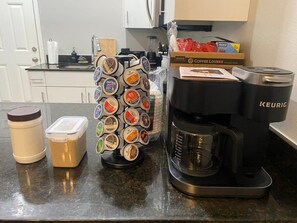 雪櫃、微波爐、焗爐、爐具