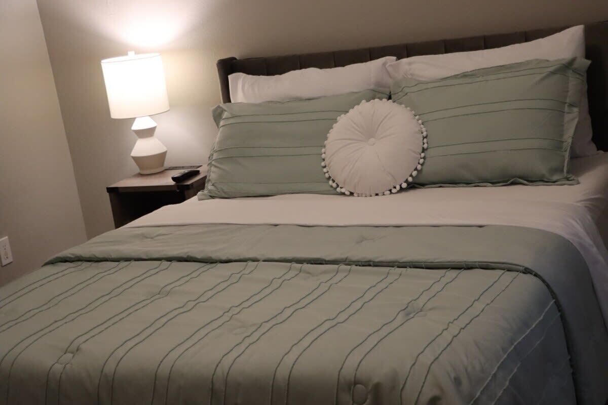 2 bedrooms, iron/ironing board, WiFi