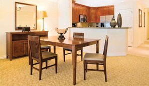 Dining - 3 BD Deluxe Condo, Sleeps 10, Close to Disney, Amazing Pools, Reunion Resort!! (Reunion)