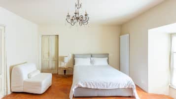 2 habitaciones, tabla de planchar con plancha, wifi y ropa de cama