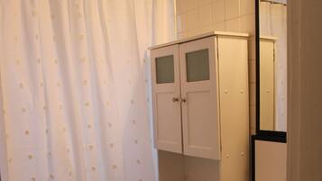 Toallas, jabón, papel de baño