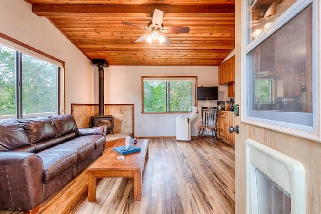 Smart TV, fireplace, computer monitors