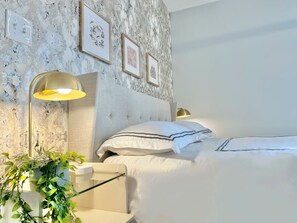 Premium bedding, down duvets, desk, blackout curtains - The Beverly at Mt. Lebanon by Luxe PGH (Pittsburgh)
