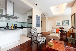 Apartamento, 1 quarto, sacada, vista para o jardim | Sala de estar