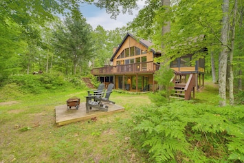 Hayward Vacation Rental | 3BR | 2BA | 2,760 Sq Ft | 3 Exterior Steps Required