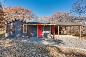 Exterior - ~ 3 Mi to Lake Texoma: Kingston Family Retreat (Kingston)
