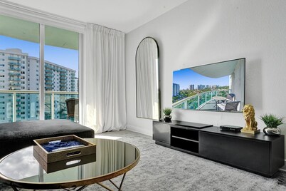 Sunny Isles 4 Bedrooms on the beach 