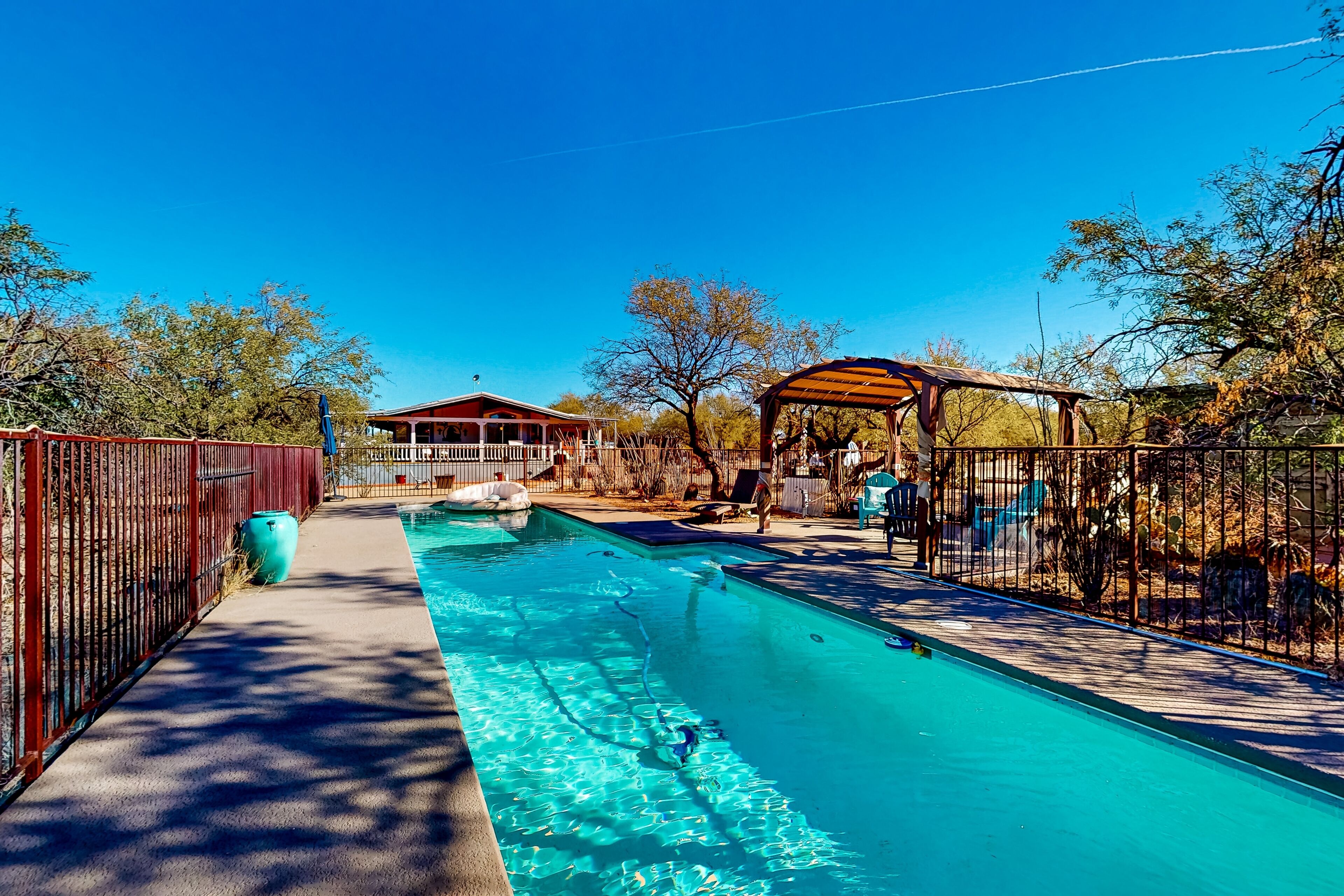 Rural hideaway with private pool, grill, AC, & soaking tub - horses on property