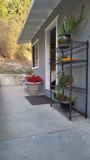 Terrace/patio - Cozy Poolside Casita Centrally Located to LA and OC Attractions (La Puente)