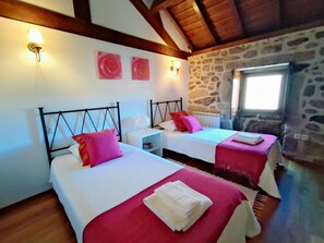 4 bedrooms, iron/ironing board, internet, bed sheets