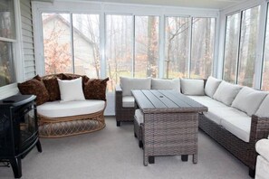 Smart TV, video games - Spacious New4BR 3BA 2kit GameRm Firepit Amenity+ (Tobyhanna)