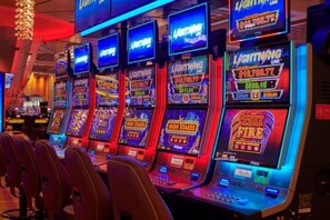 Casino - Spacious New4BR 3BA 2kit GameRm Firepit Amenity+ (Tobyhanna)