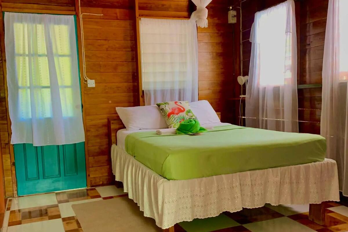 Kamar Double Standar | Wi-Fi gratis dan seprai linen