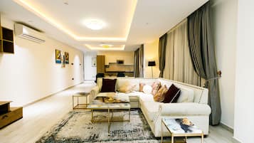 Departamento Deluxe | Área de sala de estar | Smart TV y servicios de streaming