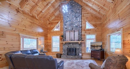 Overbrook Lodge, 5 bedrooms, 4.5 baths, Sleeps 16 and Two miles to Rock House