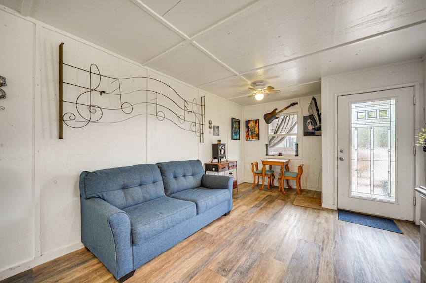 Cozy Canyon Lake Cottage Rental W/ Private Hot Tub - Wimberley, TX