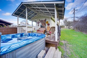 Outdoor spa tub - Cozy Canyon Lake Cottage Rental w/ Private Hot Tub (Canyon Lake)