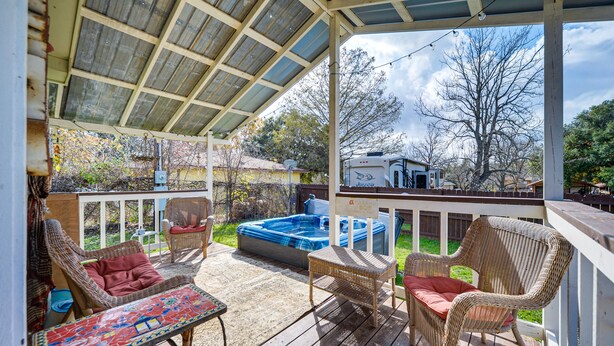 Terrace/patio - Cozy Canyon Lake Cottage Rental w/ Private Hot Tub (Canyon Lake)