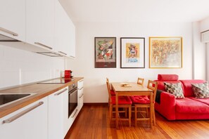 Réfrigérateur, four, plaque de cuisson, lave-vaisselle