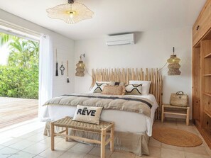 3 bedrooms, iron/ironing board, WiFi, bed sheets - Sunset view & beach walking distance (Collectivité de Saint-Martin)