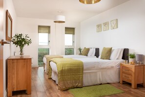 2 soverom, strykejern/-brett, internettilgang og sengetøy